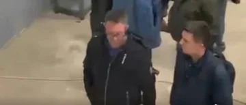 Trenutek, ko mož Albulena Hadžija izstopi iz KKN v Mitrovici (video)