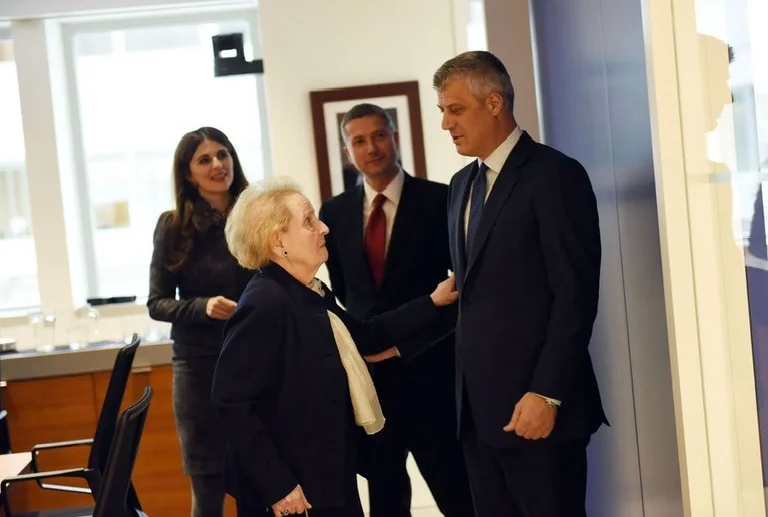 Citaku מפרסם תמונה עם hashtags Thaci, Hill Statement