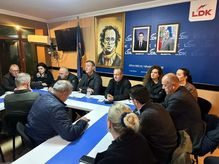 זו החלטתו של Xhafer Gashi לאחר שאבאשיקו סירב להתפטרותו.