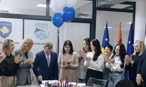 הוא זכה ב-Vushtrria לכהונה נוספת, פרייט אידריזי צפוי עם עוגה בעירייה.