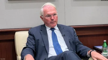 Hill: Težko je najti nekoga, ki bi lahko govoril v imenu albanske strani