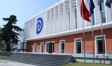 Ponedeljek se začne z bojkotom na zboru. DP sestavlja parlamentarno skupino