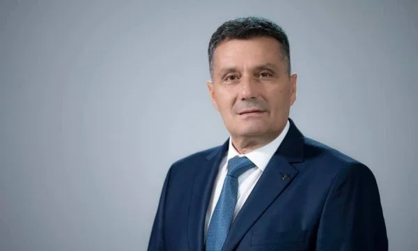 רוז'דז'י שיהו: אזרחי ג'וניק מאוימים ונסחטו שלא להצביע, לצאת החוצה