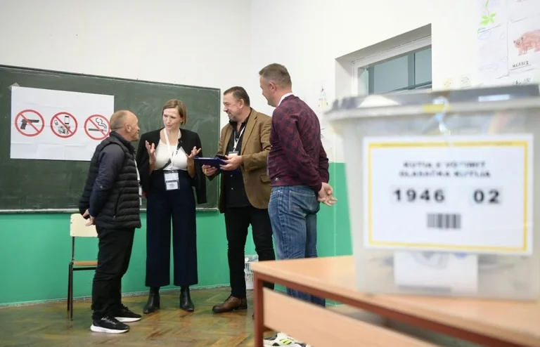 האיחוד האירופי עוקב מקרוב אחר ההמראה בפריסטן