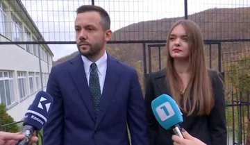 Tahiri vabi državljane, da pridejo na ankete: Sinoči je bilo v Mitrovici sumljivih več vozil.