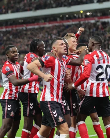 Arsenal gleicht mit Sunderland