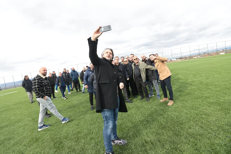 A stadion Új Pristina felavatása, Progress Rama: Ne hagyd abba