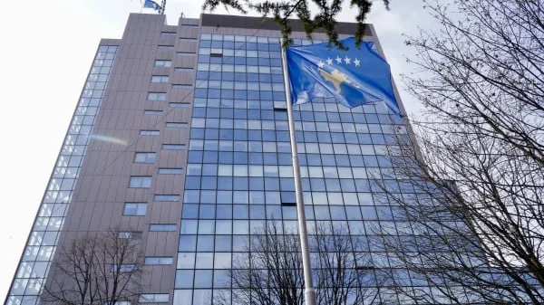 A kormány megalakításának kockázata megbénítja a független intézményeket