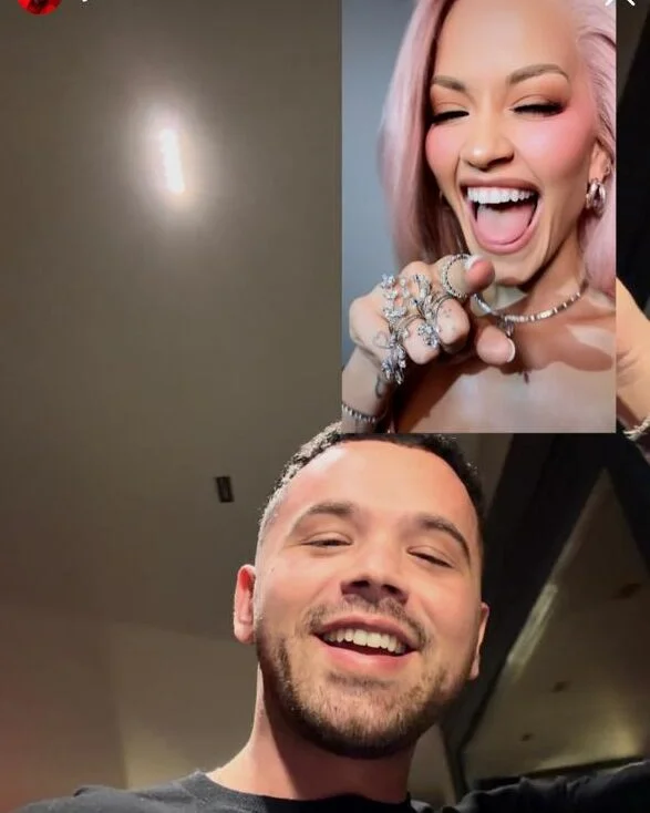 A csillag felfedezi a beszélgetést a FaceTime-on Ritával