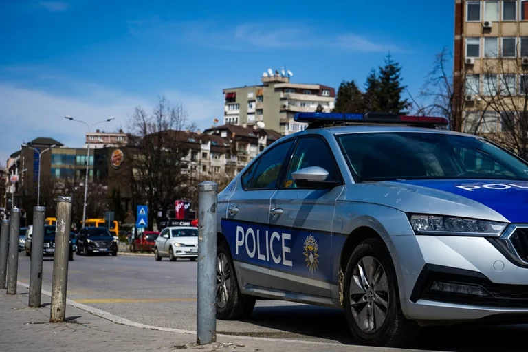 A rendőrség bombát, fegyvereket és kokaint talált Pristinában.