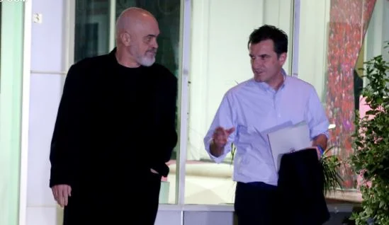 Edi Rama išče osvoboditev Eriona Veliaja.