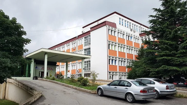 A súlyos baleset a Vella-ban, a Pec Kórházban, kilenc sebesültünk van. Kettőt küldtek a KKUK-ra.