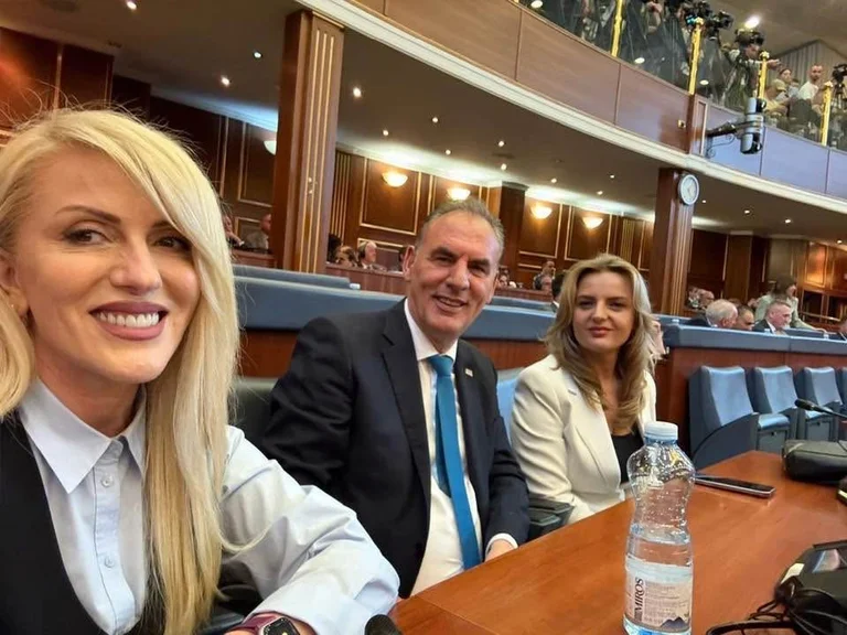 Szavazol? NISMA Conjufe miniszterelnöknek? A pártból beszélek.