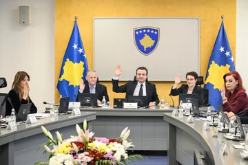Vlada se zbere na dolžnosti, sprejme tri odločitve