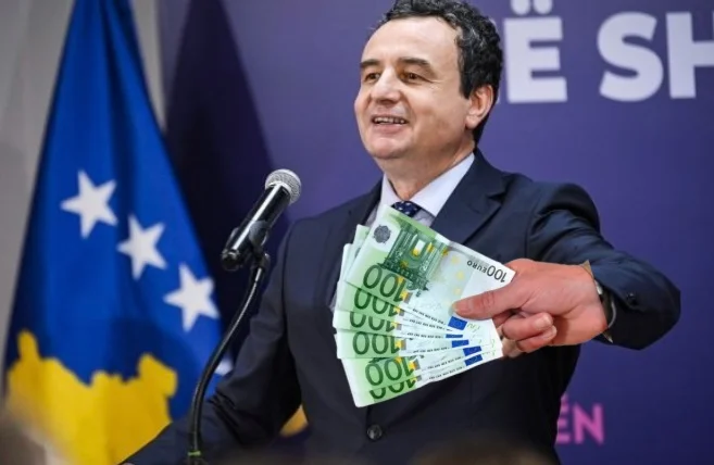 Egy szavazat, egy század: Kurt csali a diákoknak, mielőtt megtisztulna.