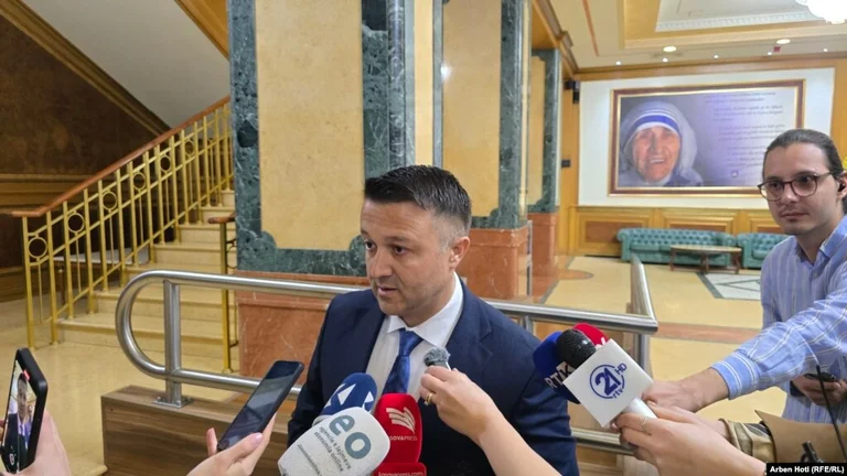 Berisha: Vote any candidate for chairman, but by open vote