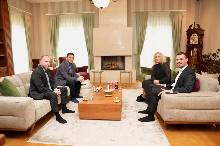 Krasniqi látogatások Thaci családja és mások: A pályáról való kilépés folyamata gyorsabban befejeződjön
