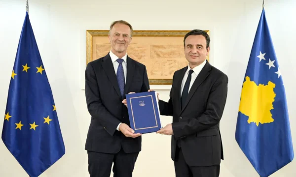 B EPAG: A Koszovóra vonatkozó előrehaladási jelentés nem ad okot az ünneplésre, Kurt dicsérete az EU-hoz való közeledésért csak illúzió