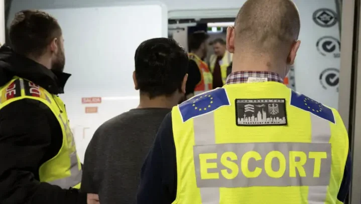 Set Merz: A szíriai háború véget ért, nincs ok a menedékjog