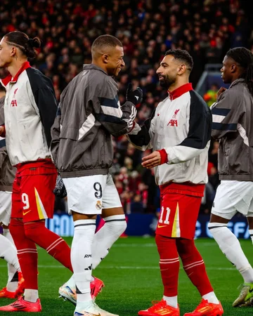 Sie zeigen die Kampfformationen: Livepool '% Real Madrid