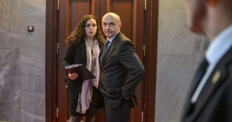 Mustafa: A gátlástalanok mániás elnöke, számíthatunk rá, hogy a trükkjei hatalmon maradnak.