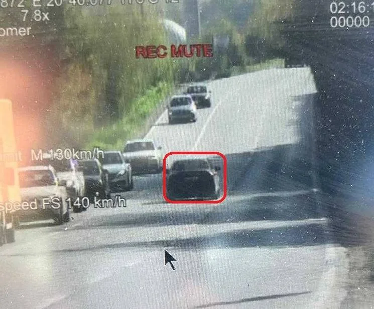 A rendőrség lefoglal három jogosítványt, mert a sebesség meghaladta