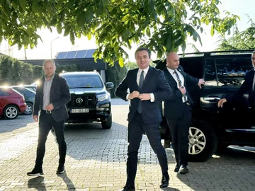 AVONET obtožuje vlado, ki je pristojna za odločanje o proračunskih oddelkih 2026, poziva k začasni ustavitvi izvrševanja