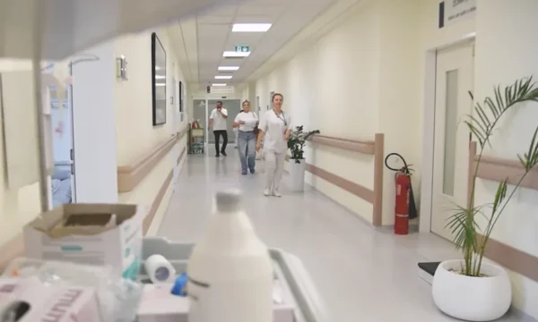 A várakozásnak vége. A kötelező egészségbiztosításról szóló törvényt elfelejtik a fiókban.