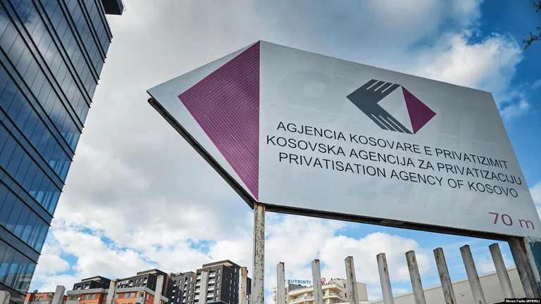 Letartóztattak egy személyt Pristinában, akit az AKP tulajdonjog hamisításával gyanúsítanak.