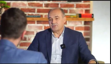 Kurtijeva težnja, da razveljavi ustavni in sodni red. Vse, kar je Hoxha rekel v Periskopu