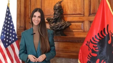 Emina Chunmulaaj stöder “Freedom har namnet”
