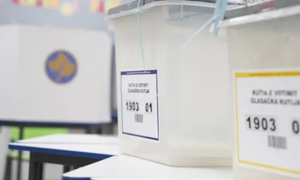 Az iskolaigazgató letartóztatott egy nőt, hogy szavazzon a Srpska listára.