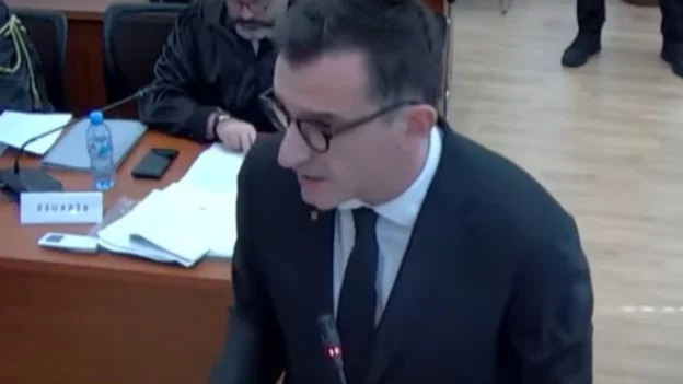 Veliaj dans la Constitution: Dieu pardonne mes collègues travailleurs