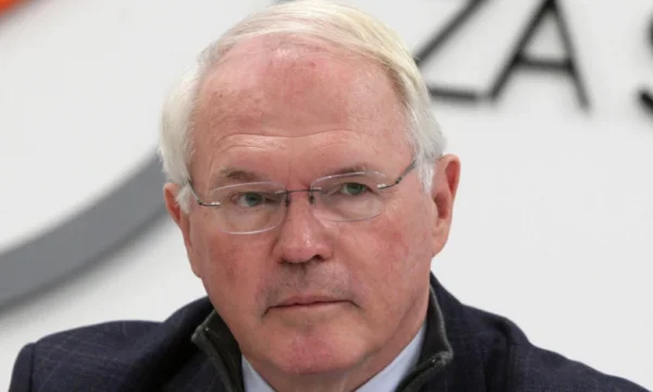 Слушания в Специальном суде снова прекращены, потому что Хилл дал показания