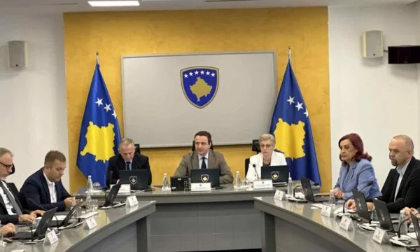 Le gouvernement actuel se réunit demain, ces décisions devraient être prises.