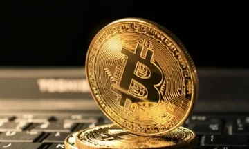 Биткоин опустился ниже $77,000