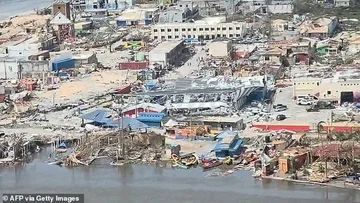 바람 300 km/h, 이미지는 Hurricane Melissa 후에 Jamaica에서 apocalypse를 보여줍니다