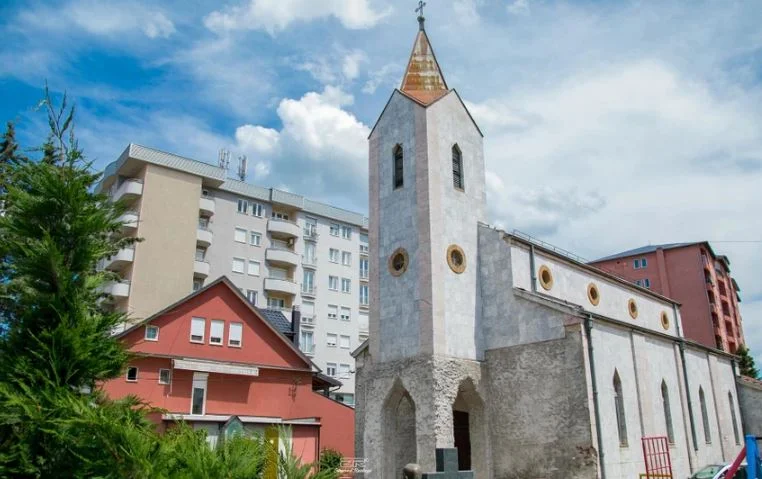 Deux cloches catholiques prises à Ferizaj, trois suspects