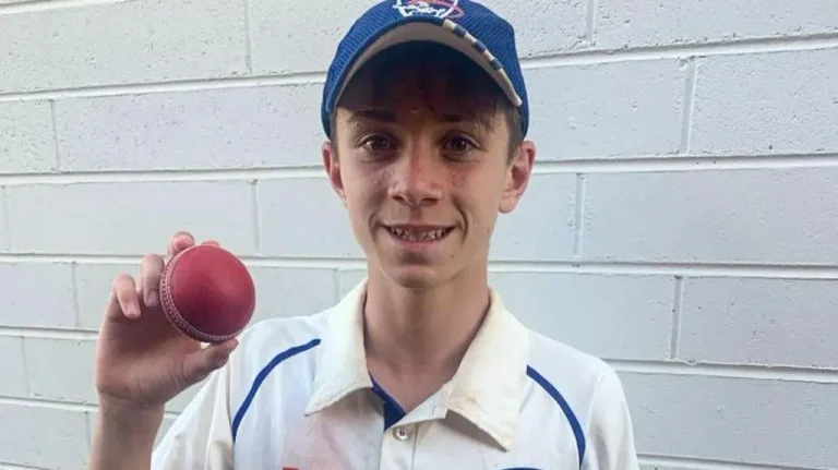 17-åring dör i Melbourne efter att ha träffats av cricketboll
