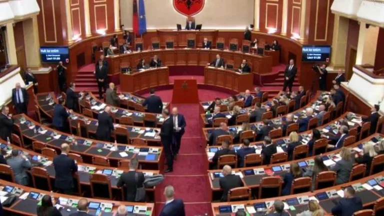 Demande de révocation du parlement en chef de l'opposition, Pelesi