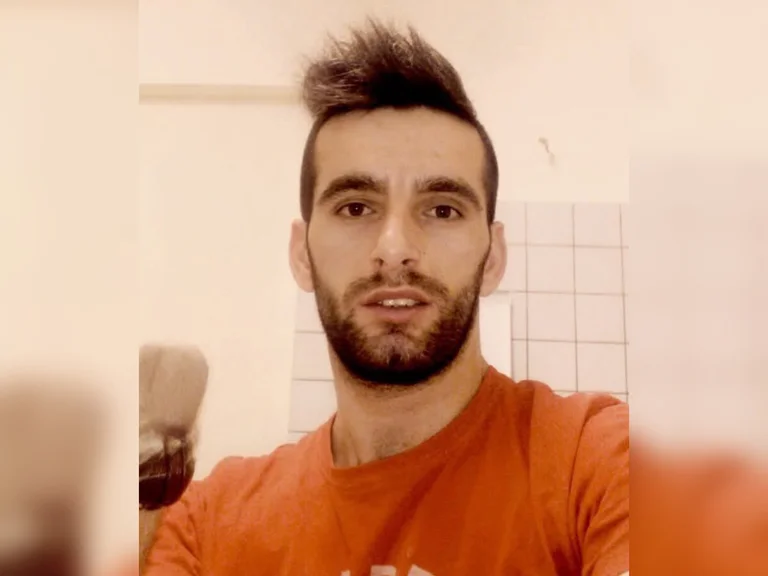 Smolder aujourd'hui 34 ans après avoir chuté du squelette sur le lieu de travail de Prizren
