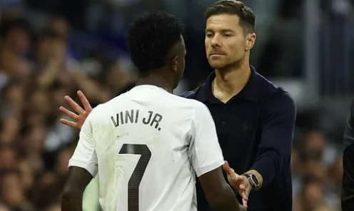 Truslen blev opdaget af Xabi Alonso efter han blev vred på Winicius Jr.