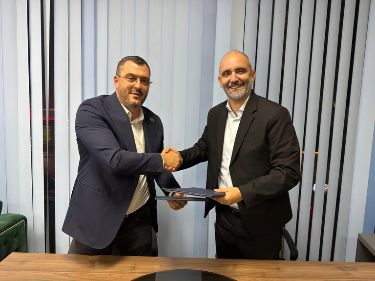 LVV signe des accords de coopération avec AAK, même à Prizren