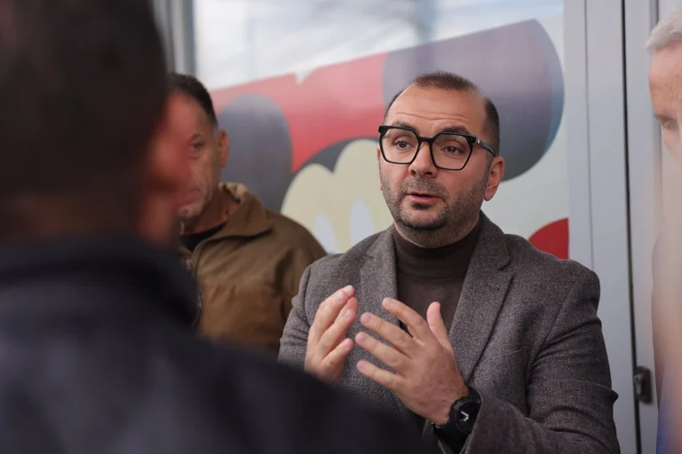 Arber Ismaili inviterer mergat til at stemme: Lad os vende retningen af Gjilan sammen til vores by!