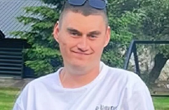 La police cherche de l'aide pour retrouver Floran Tabaku qui a perdu en ramassant des obus dans la zone frontalière albanaise - Kosovo