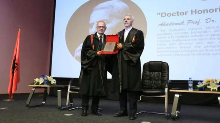 Sabri Hamiti se honra con el título de la Universidad de Tirana