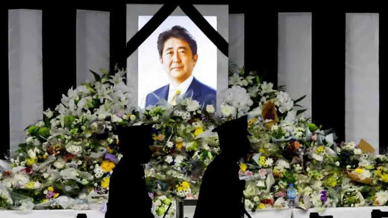 Bývalý japonský premiér Shinzo Abeho vrah přiznal vinu.
