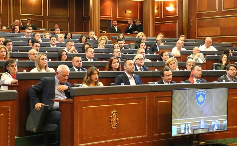 Şedinţa cu avizul sesiunii extraordinare