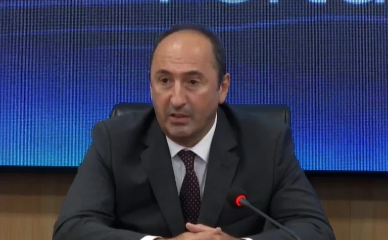 Ali: Here they see me as Kosovo's, there's no easy way out
