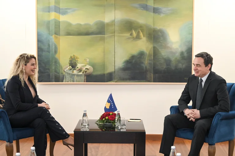 Duda Balje são stimmt, Kurti trifft gegen sie